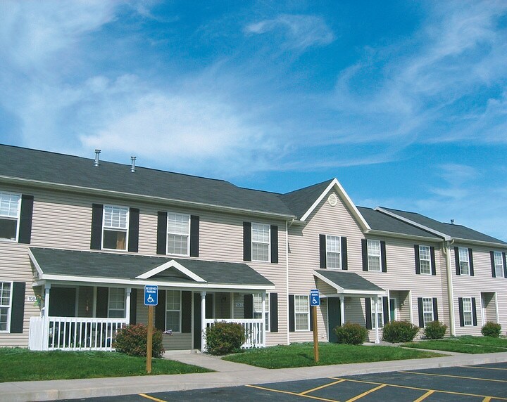 Fairdale Townhomes 1155 Fairdale Gln Farmington NY 14425 Apartment Finder