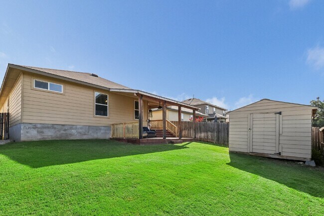Building Photo - "Charming 4-Bedroom Oasis with custom fini...