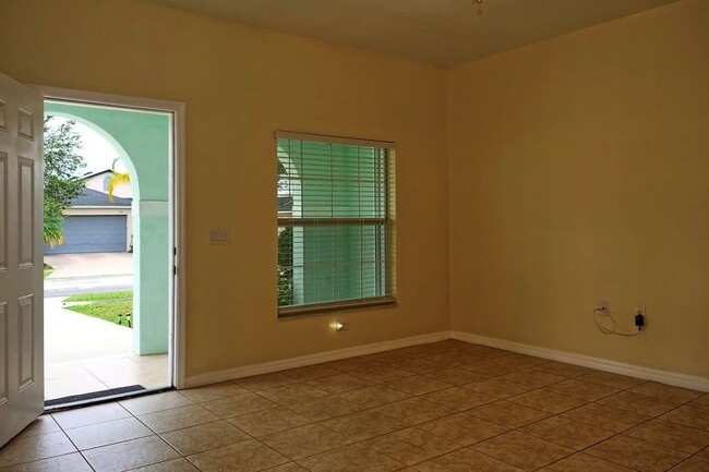 Building Photo - Kissimmee Duplex