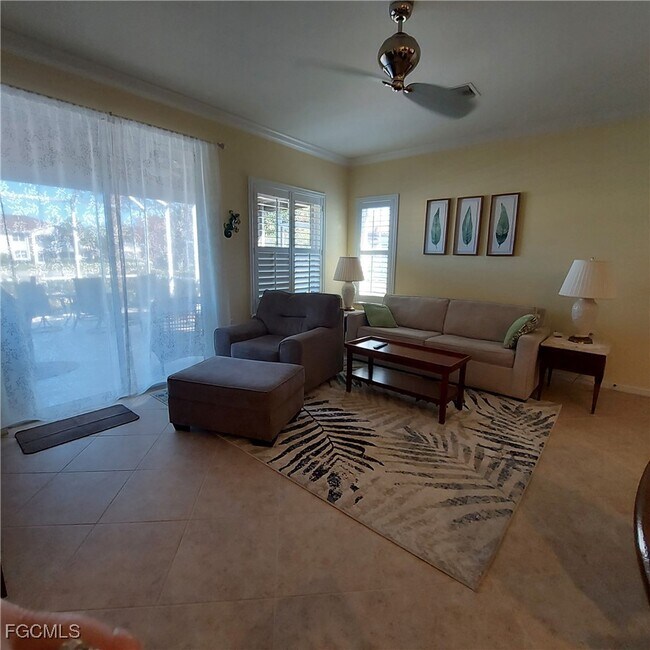 Building Photo - 10520 Diamante Way