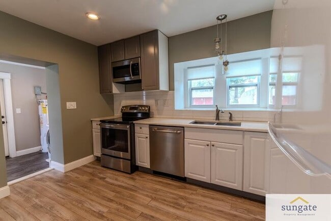 Building Photo - 624 Military Ave