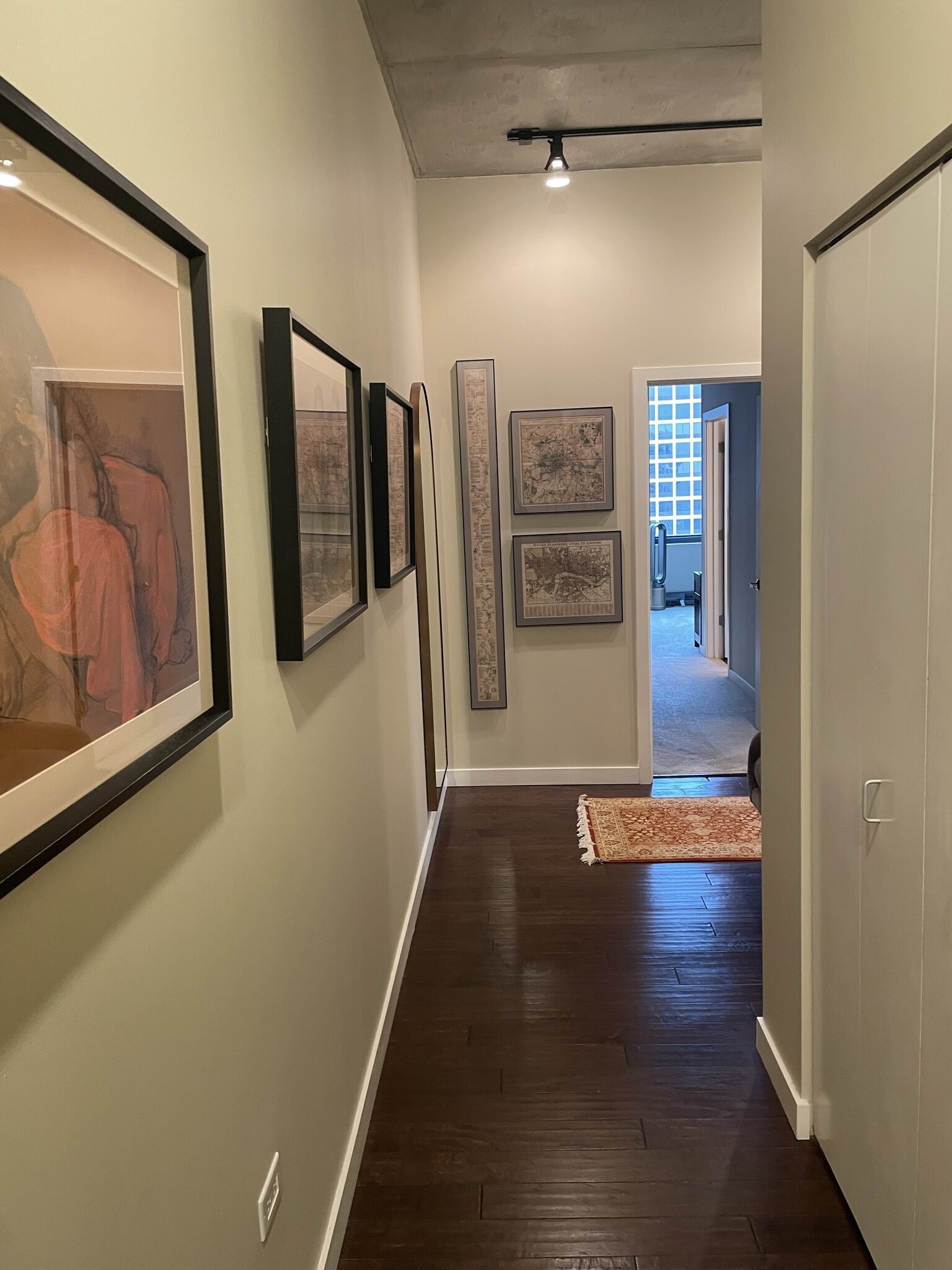 Entrance Hallway & Coat Closet - 235 W Van Buren St