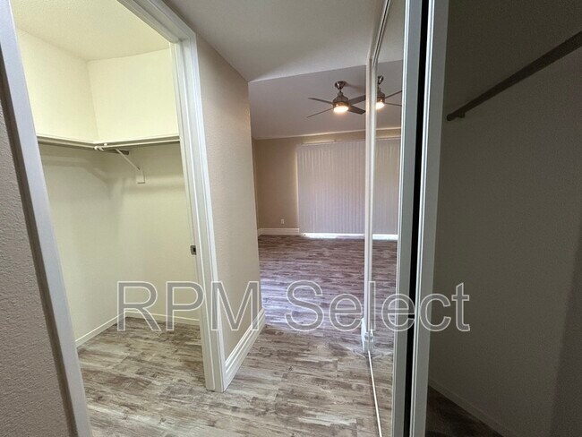 Building Photo - 10862 Wethersfield Dr