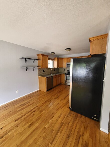 Kitchen - 2704 Breckenridge PL