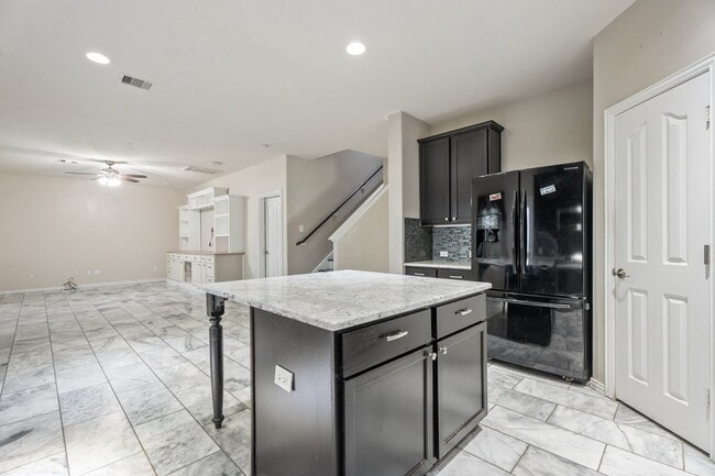 Building Photo - 6605 Fallen Breeze Ln