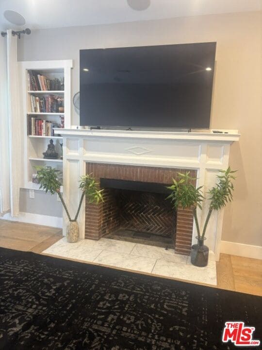 Building Photo - 1113 S Doheny Dr