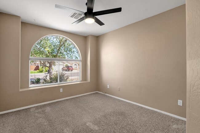 Building Photo - 647 W Fremont Dr