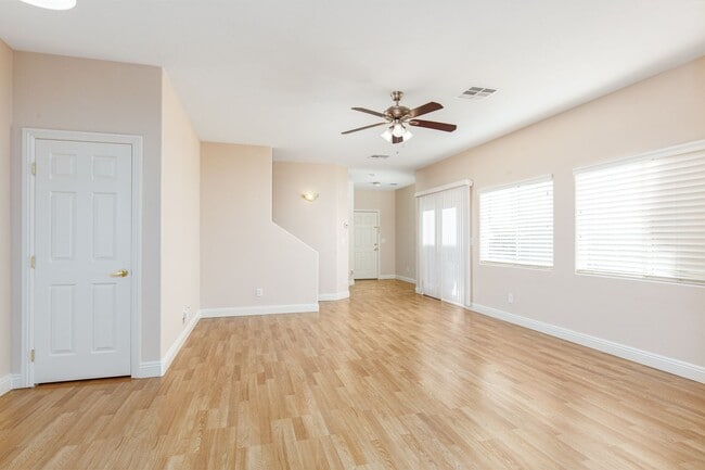 Building Photo - HUGE 5 BEDROOM, 3 BATH 2 STORY HOME IN GATED COMMUNITY NEAR SOUTHERN HIGHLANDS