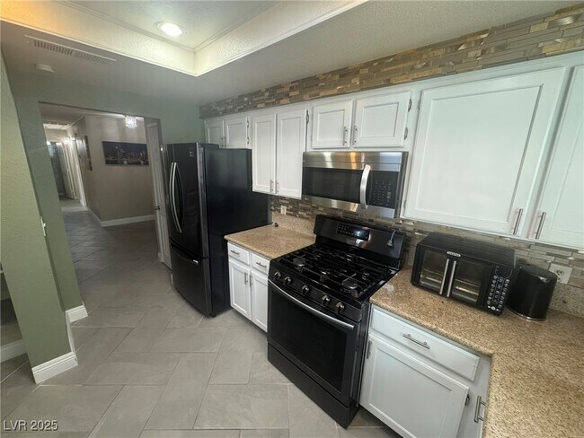 Building Photo - 6224 Miraloma St