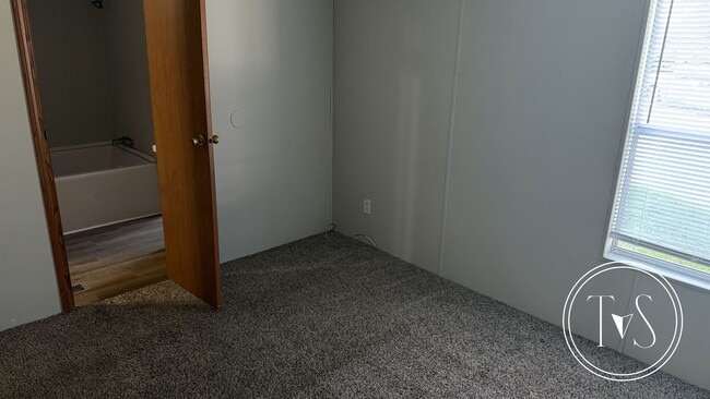 Building Photo - 426 Cedar Ave