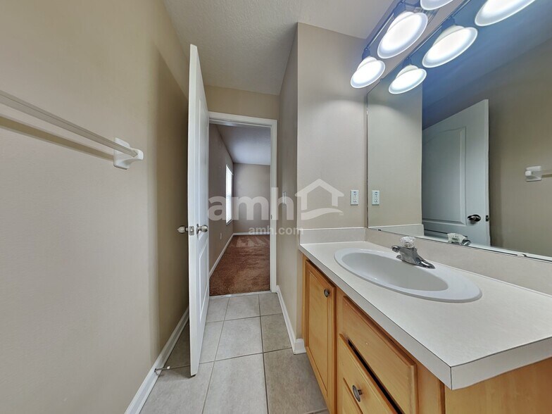 Building Photo - 1601 Acorn Leaf Ct