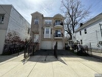 Building Photo - 40 11th Ave W