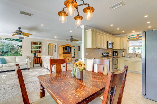 Building Photo - 2408 Brink Ave