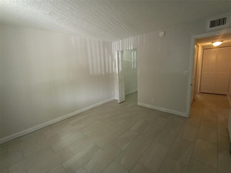 Building Photo - 751 Lyons Rd