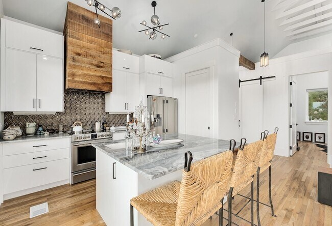 Building Photo - 45 Pine Knoll