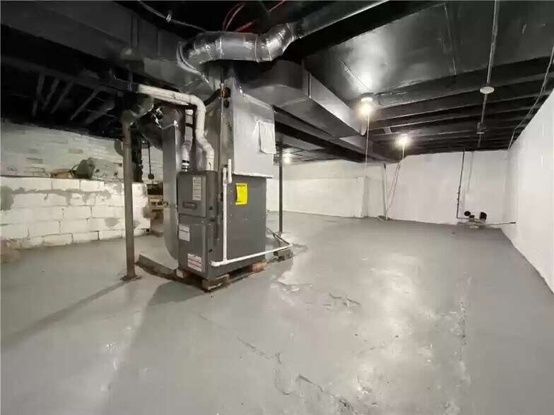 Building Photo - 1546 33rd St