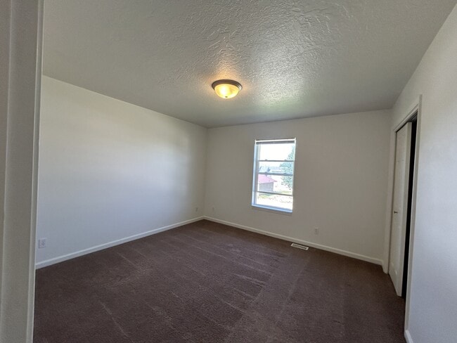 Building Photo - 404 Par Ave