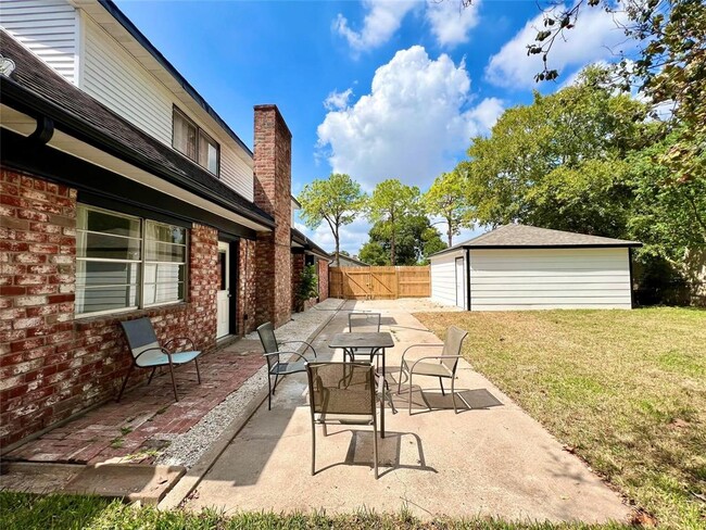 Building Photo - 12230 Fairpoint Dr