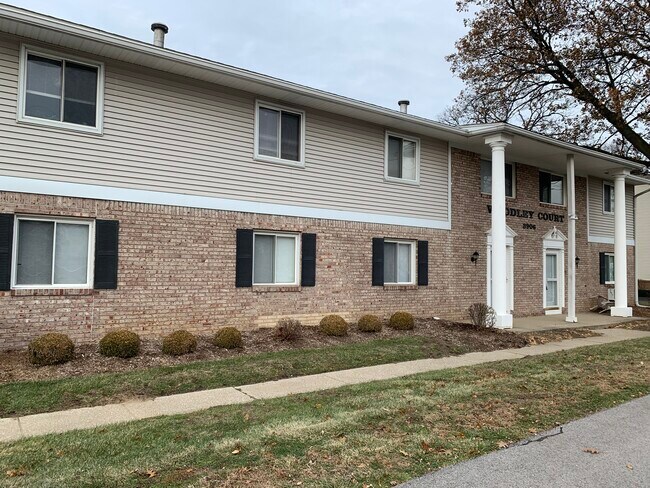 Building Photo - 3906 W Sylvania Ave