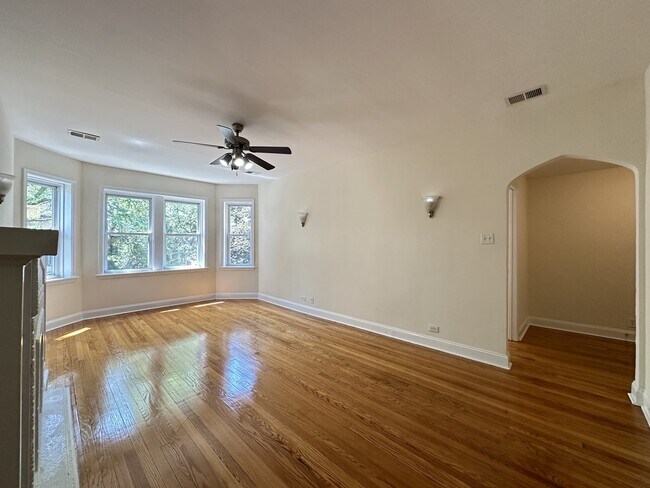 Building Photo - 3428 W Parker Ave