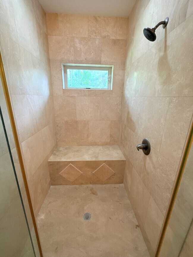 Building Photo - Gorgeous Furnished Beachside Home in Kailua