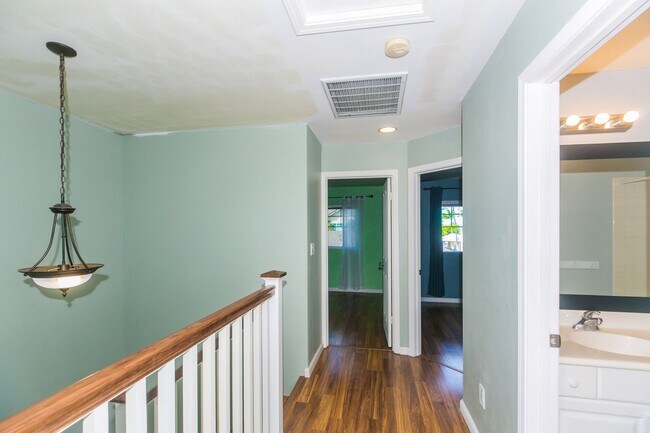 Building Photo - 91-1035 Kaipalaoa St #1303