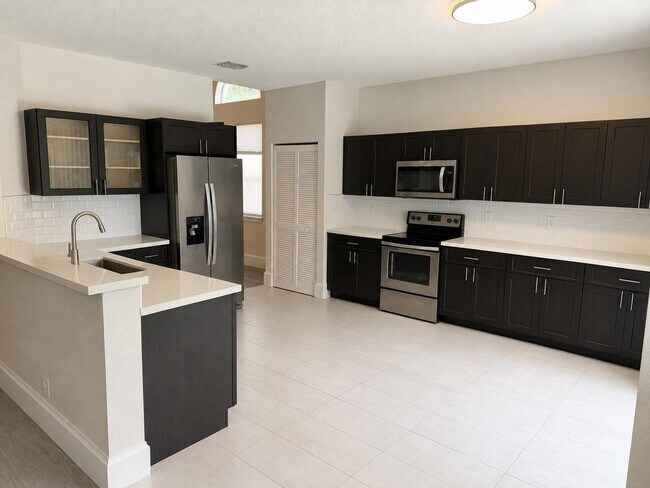 Building Photo - 6330 NW 80th Dr