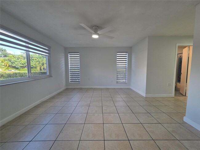 Building Photo - 6240 SW 21st St