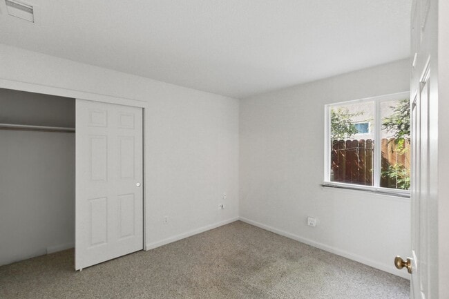 Building Photo - 3 Bedroom in Mace Ranch
