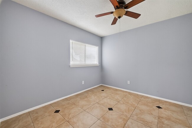 Building Photo - 1842 Freshmeadow Dr