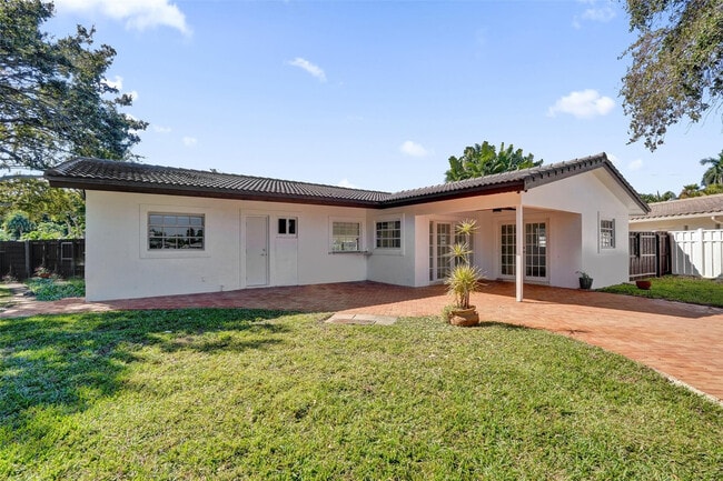 Building Photo - 4200 NE 15th Ave