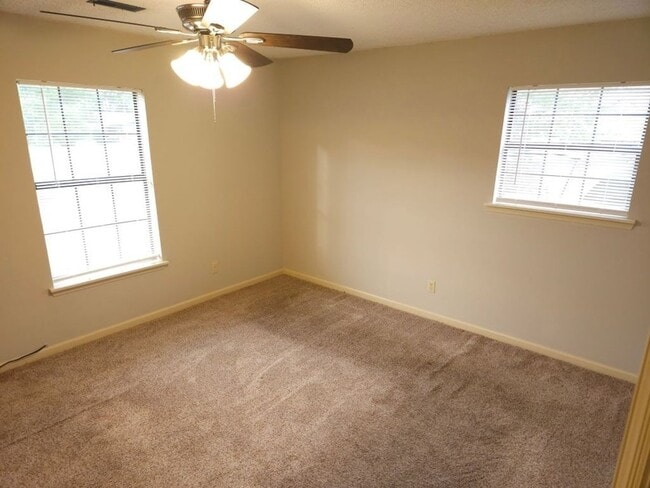 Building Photo - 340 Creekwood Ct
