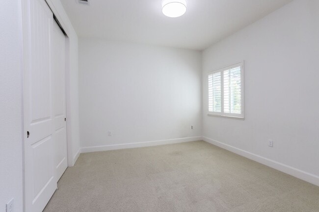 Building Photo - 4 Bed / 3 Bath San Bruno home in highly de...