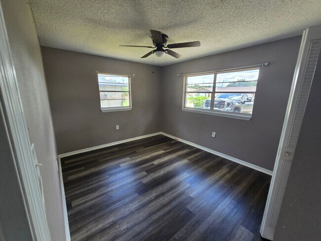 Building Photo - 3007 Reiter Dr
