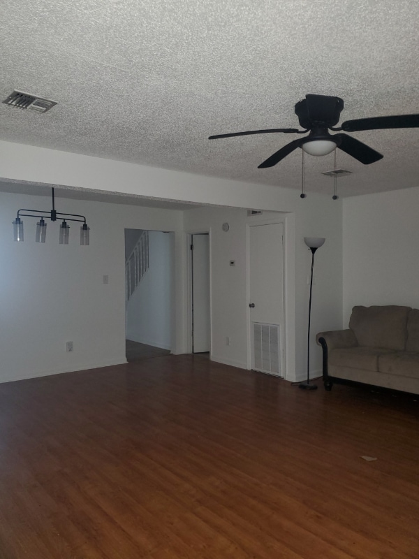 Building Photo - 127 E Pamela Dr