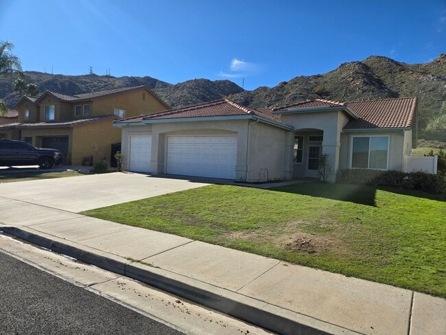 Building Photo - HIDDEN SPRINGS HACIENDA