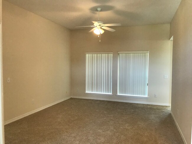 Building Photo - 2642 Hidden Creek Dr
