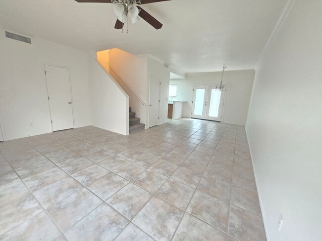 Building Photo - 3 Bedroom 2.5 Bathroom Sonoma Village Townhouse