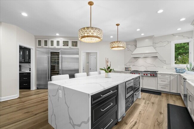 Building Photo - Your New Home Awaits