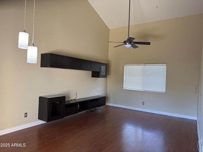 Building Photo - 15825 N Hidden Valley Ln