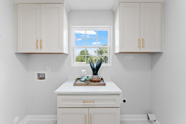 Building Photo - Brand-new condo in the heart of Ocean View.