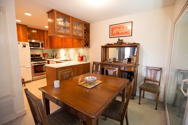 Building Photo - 2508 Arizona Ave