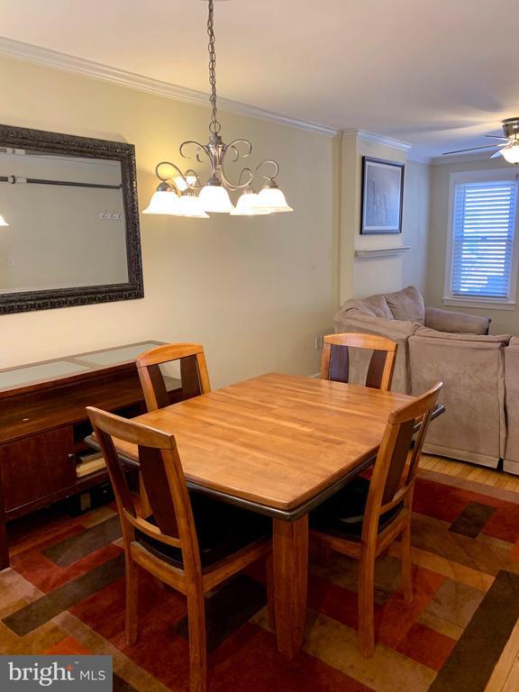 Building Photo - 812 N Judson St