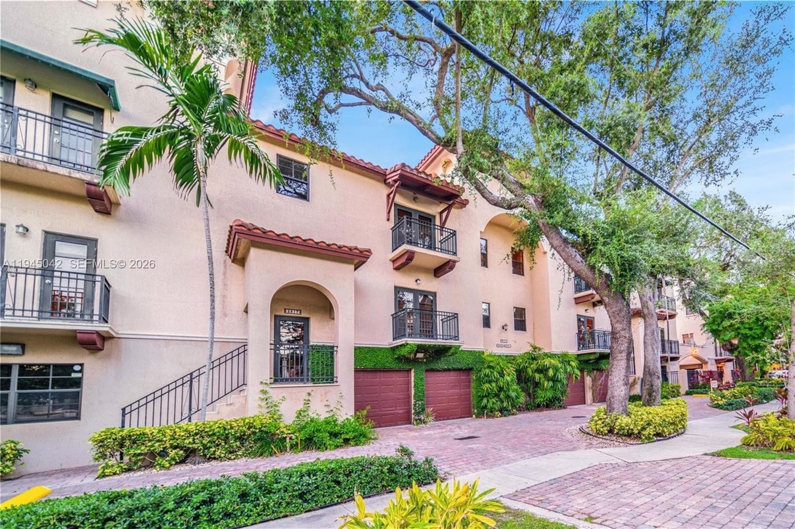 Building Photo - 2829 Coconut Ave