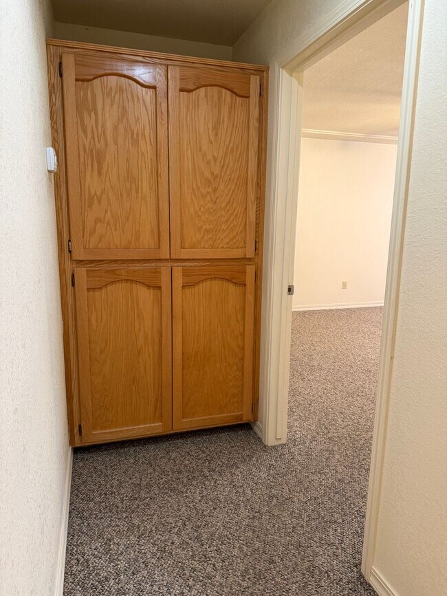 Building Photo - 38908 Millwood Dr