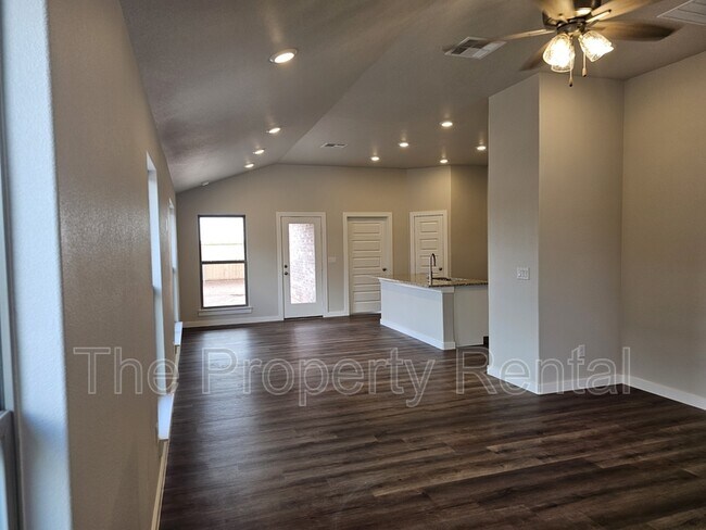 Building Photo - 6109 Buckthorn Dr
