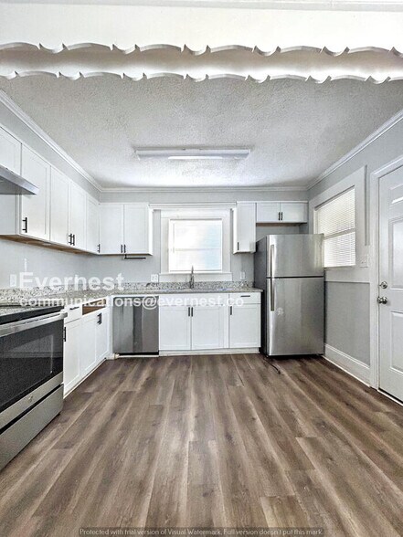 Building Photo - 8825 McClure Cir