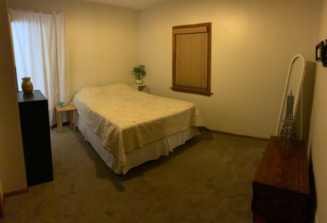 Building Photo - Uptown Duplex for Rent – Heart of The Wedge, Minneapolis