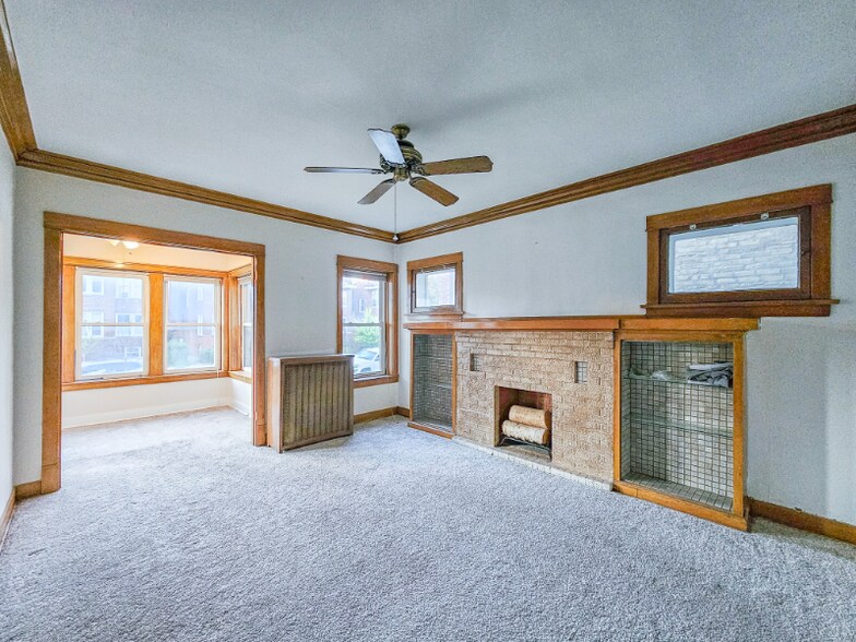 Primary Photo - 3338 W Cullom Ave