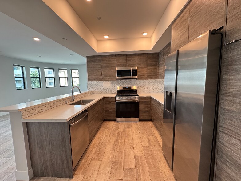 Building Photo - 4383 N Sepulveda Blvd